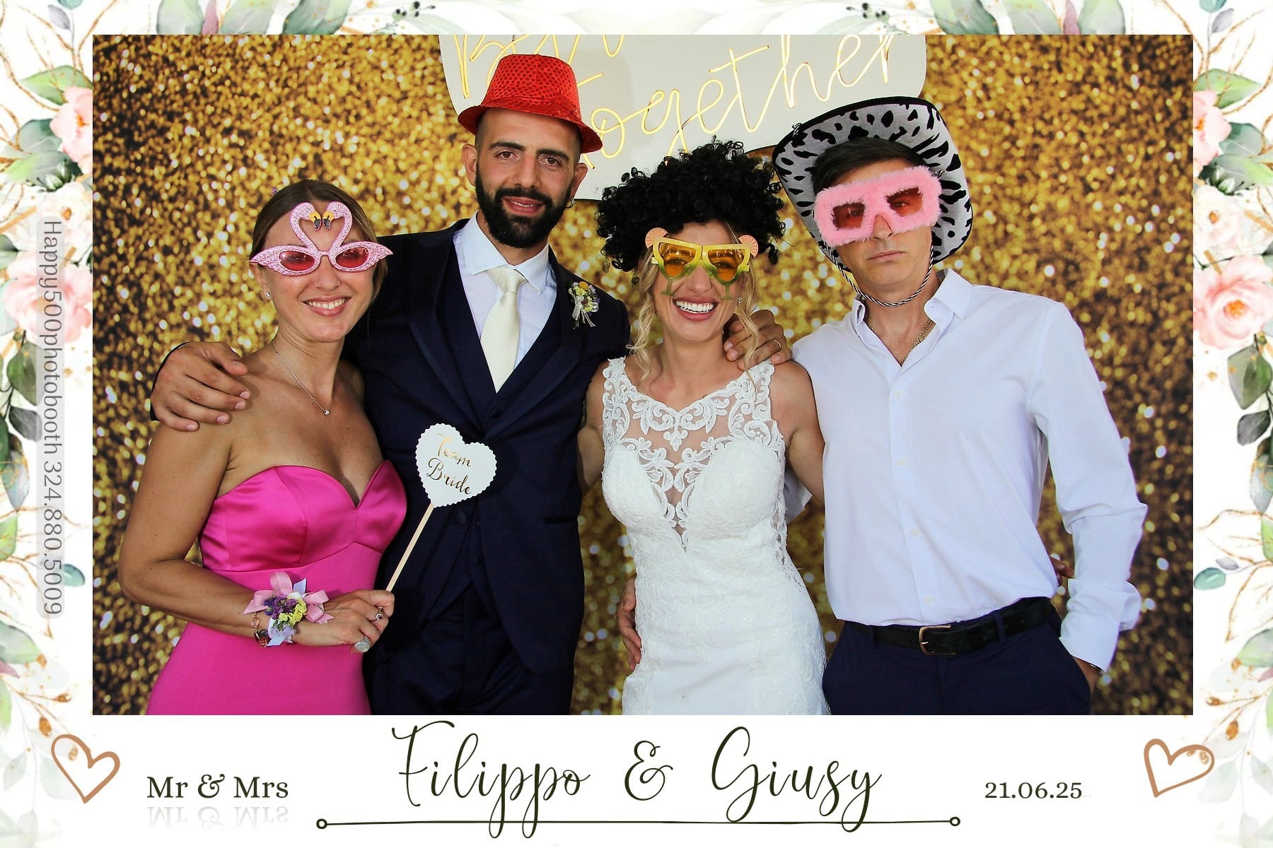 Momenti di allegria durante il ricevimento con il servizio photobooth Puglia