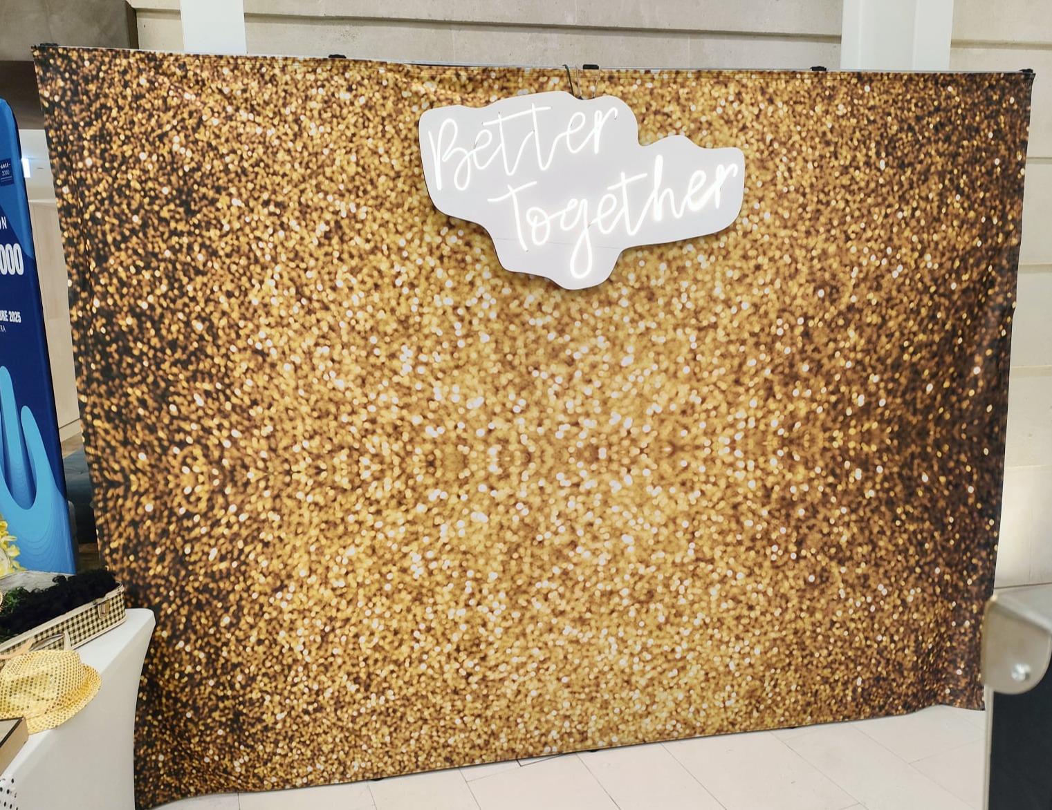 Fondale gold Happy500 photobooth Matrimoni Puglia e Matera